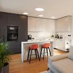 Luxury Sunny Home - Garage Parking, Metro, Balcony, Ps5 With Games